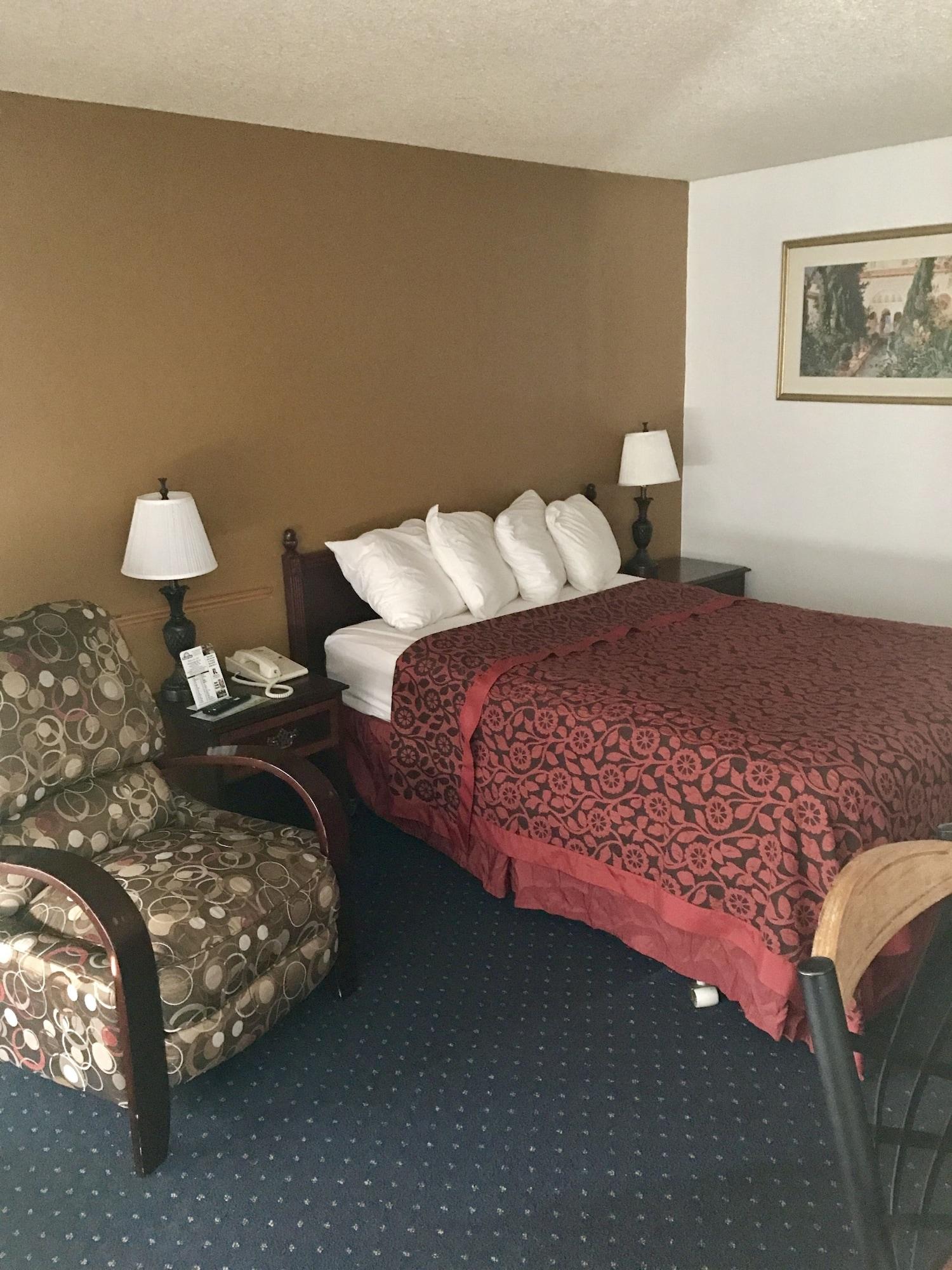 Days Inn By Wyndham Everett Bagian luar foto