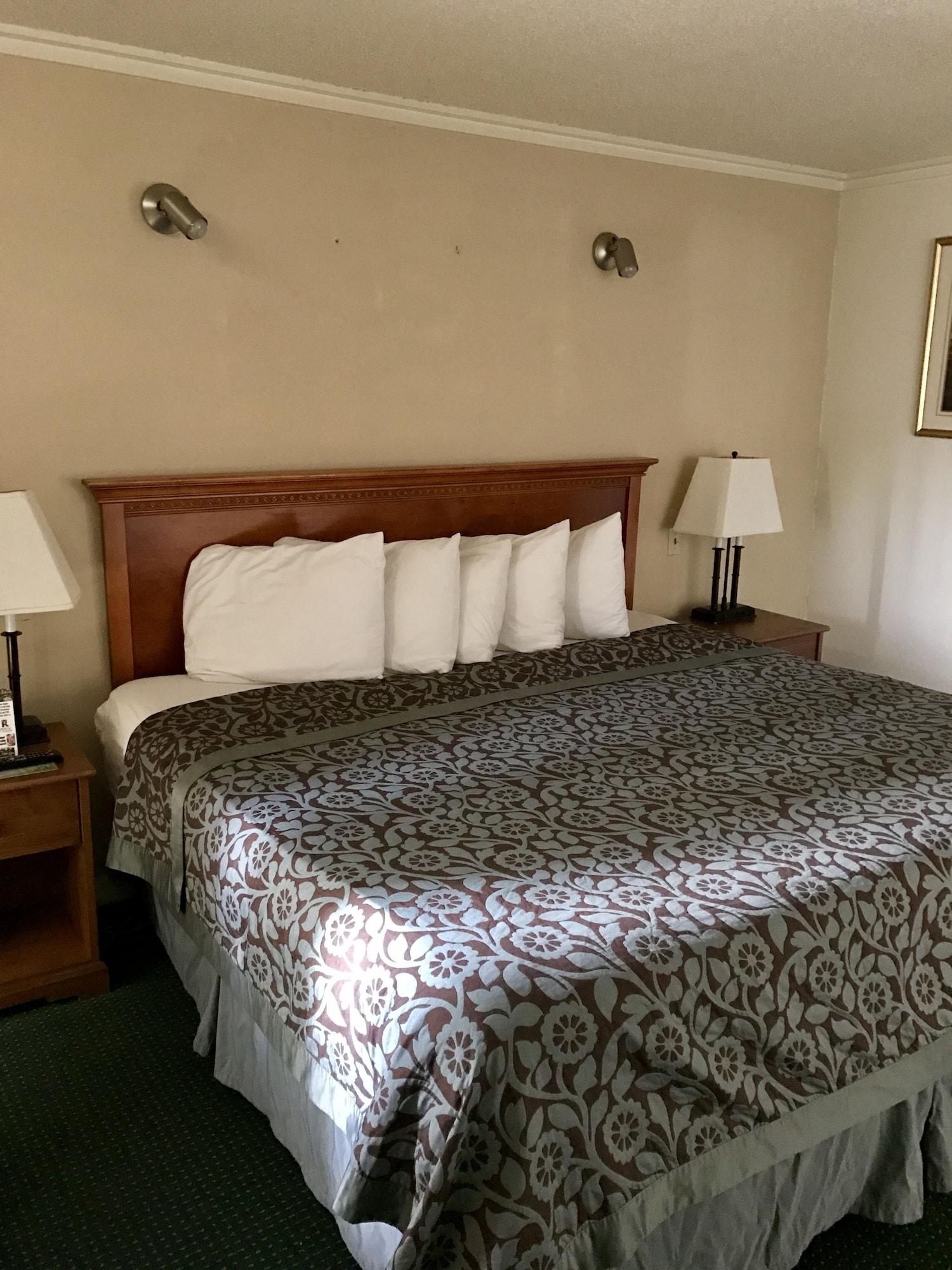 Days Inn By Wyndham Everett Bagian luar foto