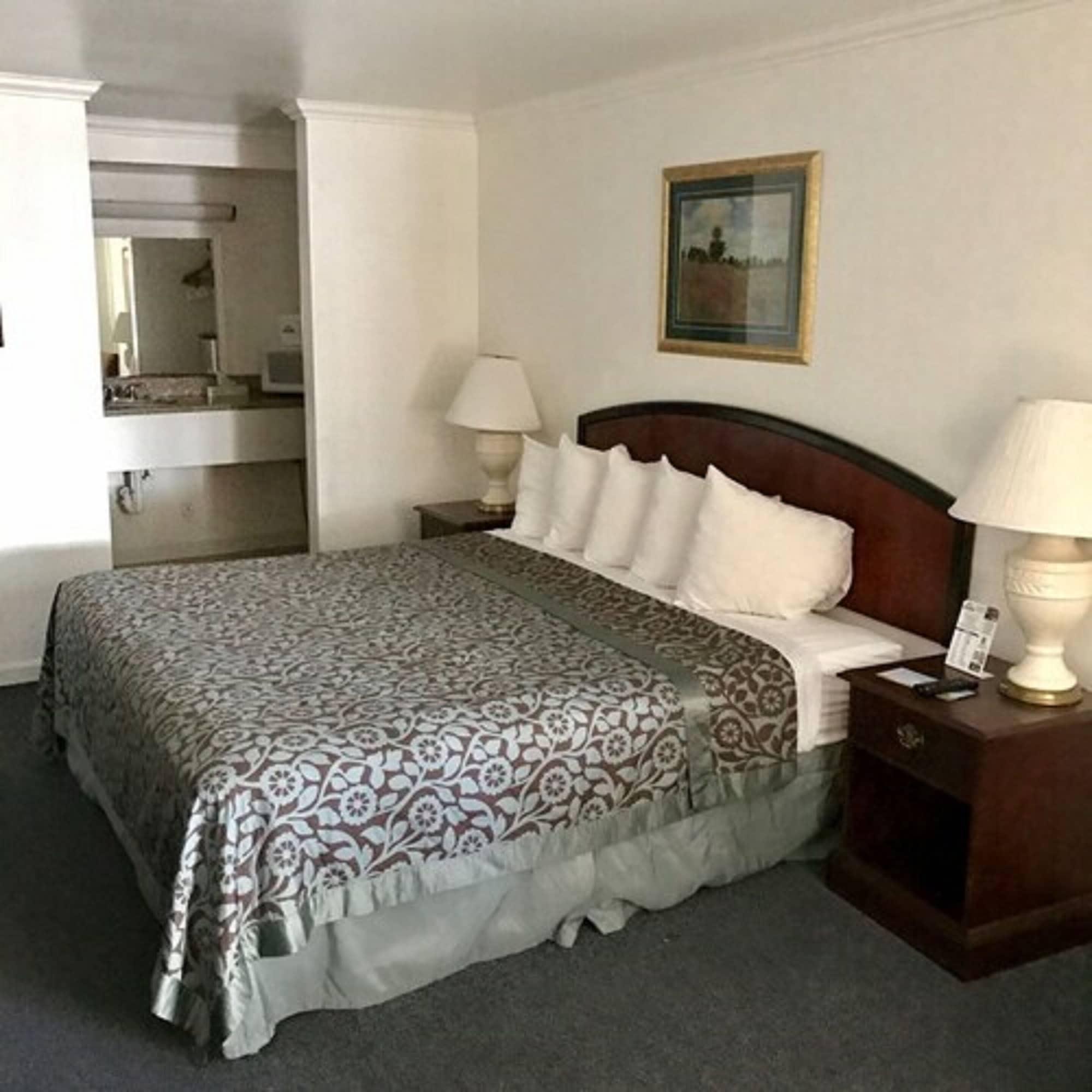 Days Inn By Wyndham Everett Bagian luar foto