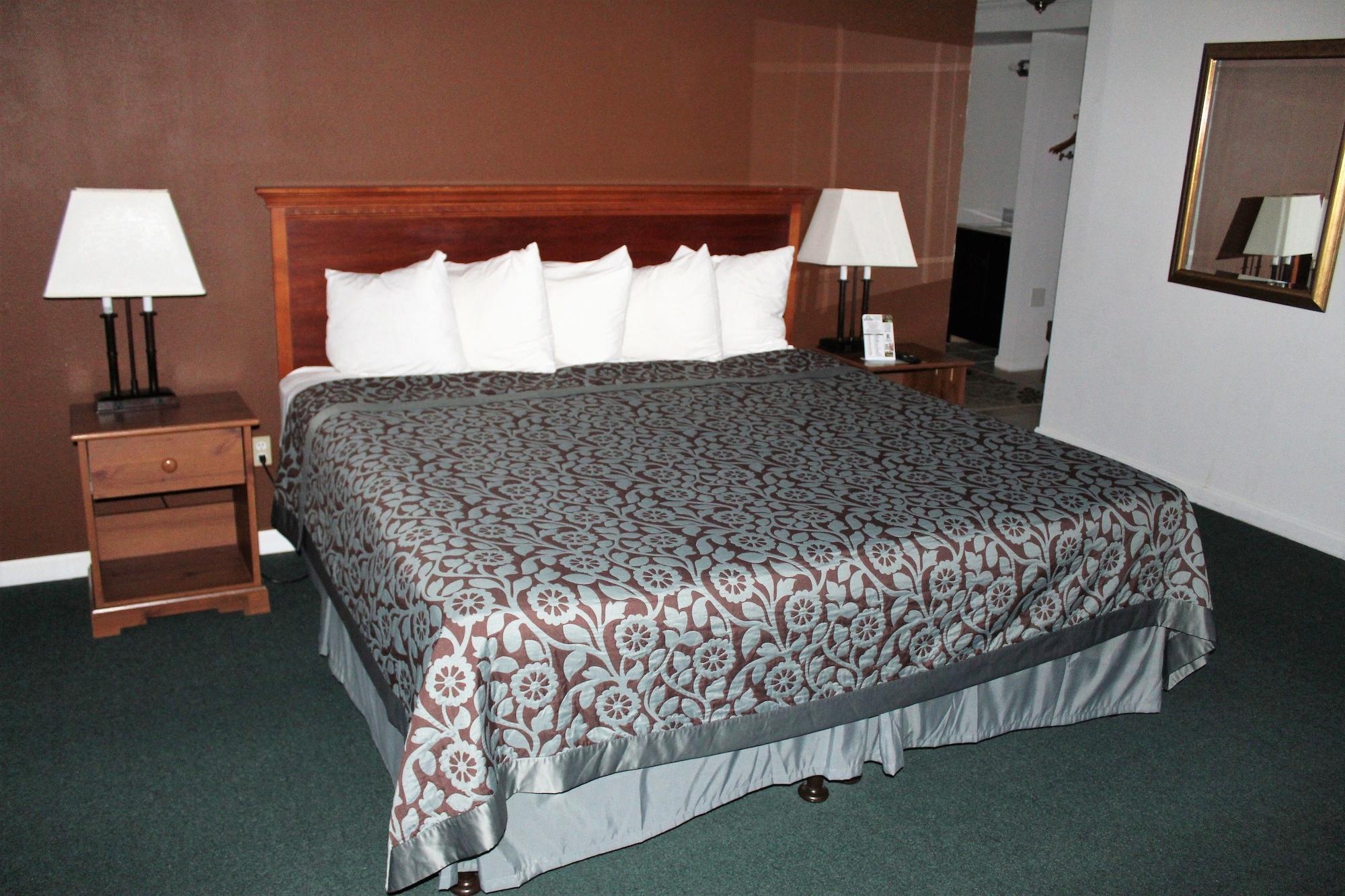 Days Inn By Wyndham Everett Bagian luar foto