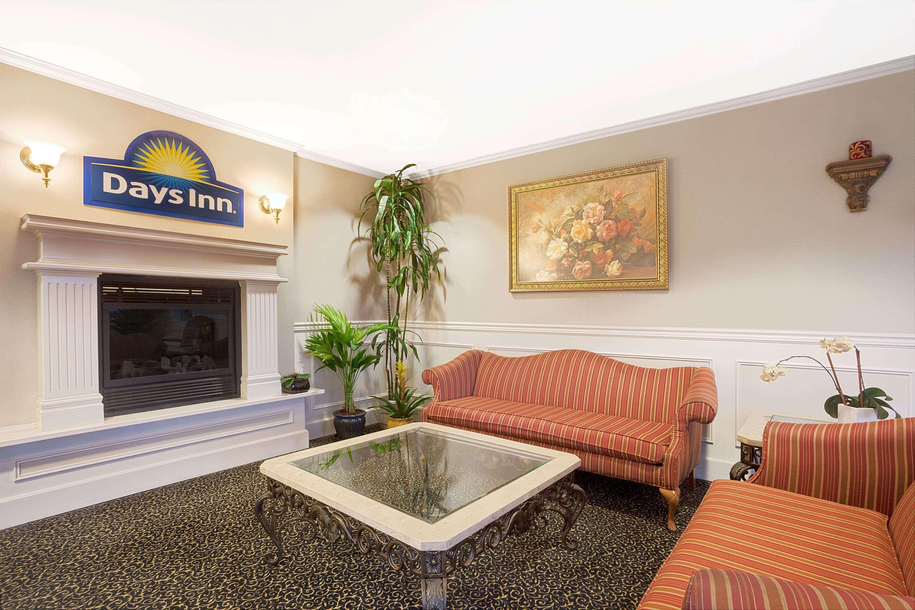 Days Inn By Wyndham Everett Bagian luar foto