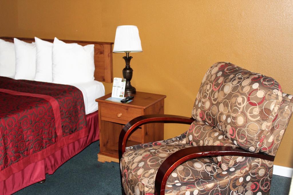 Days Inn By Wyndham Everett Bagian luar foto