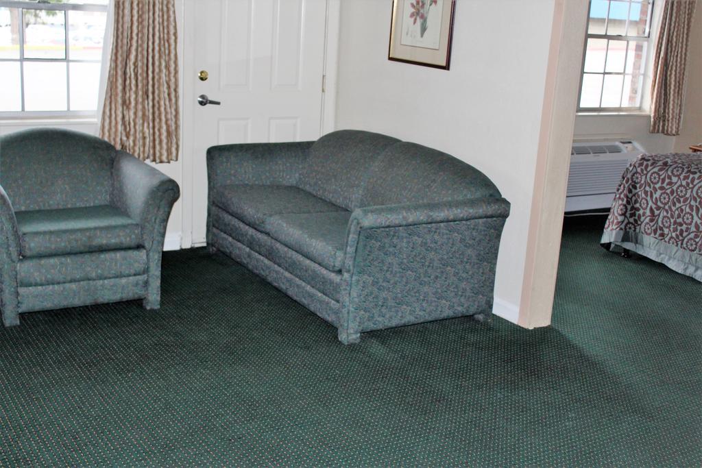 Days Inn By Wyndham Everett Bagian luar foto