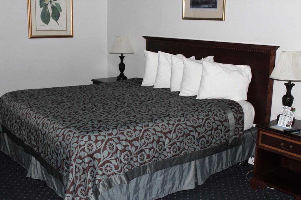 Days Inn By Wyndham Everett Bagian luar foto