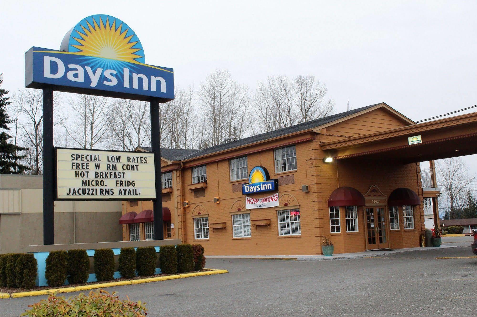Days Inn By Wyndham Everett Bagian luar foto